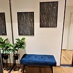 Spacious Next To National Museum Διαμέρισμα *