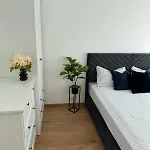 Spacious Next To National Museum Διαμέρισμα