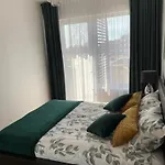 Spacious Next To National Museum Διαμέρισμα *